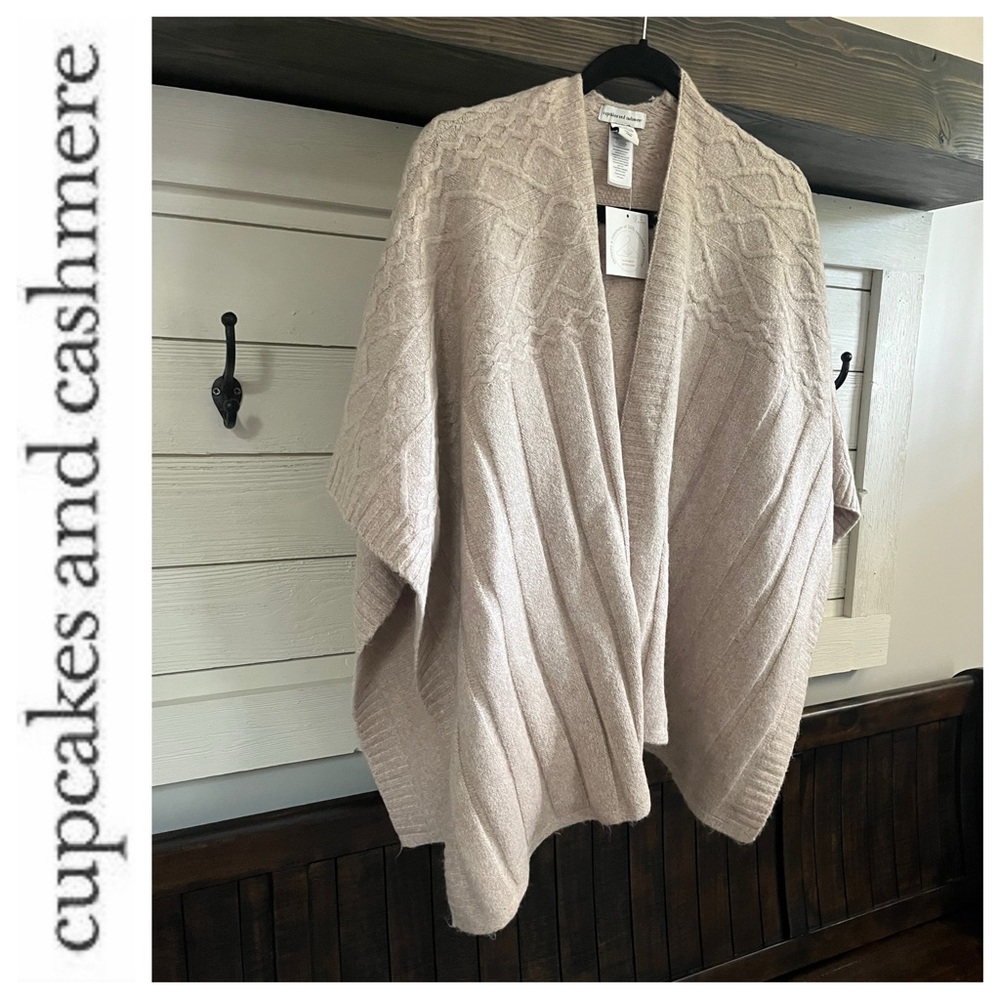 NWT cupcakes And cashmere Soft & Cozy Open Front Shawl / Poncho / Wrap Size: OS
